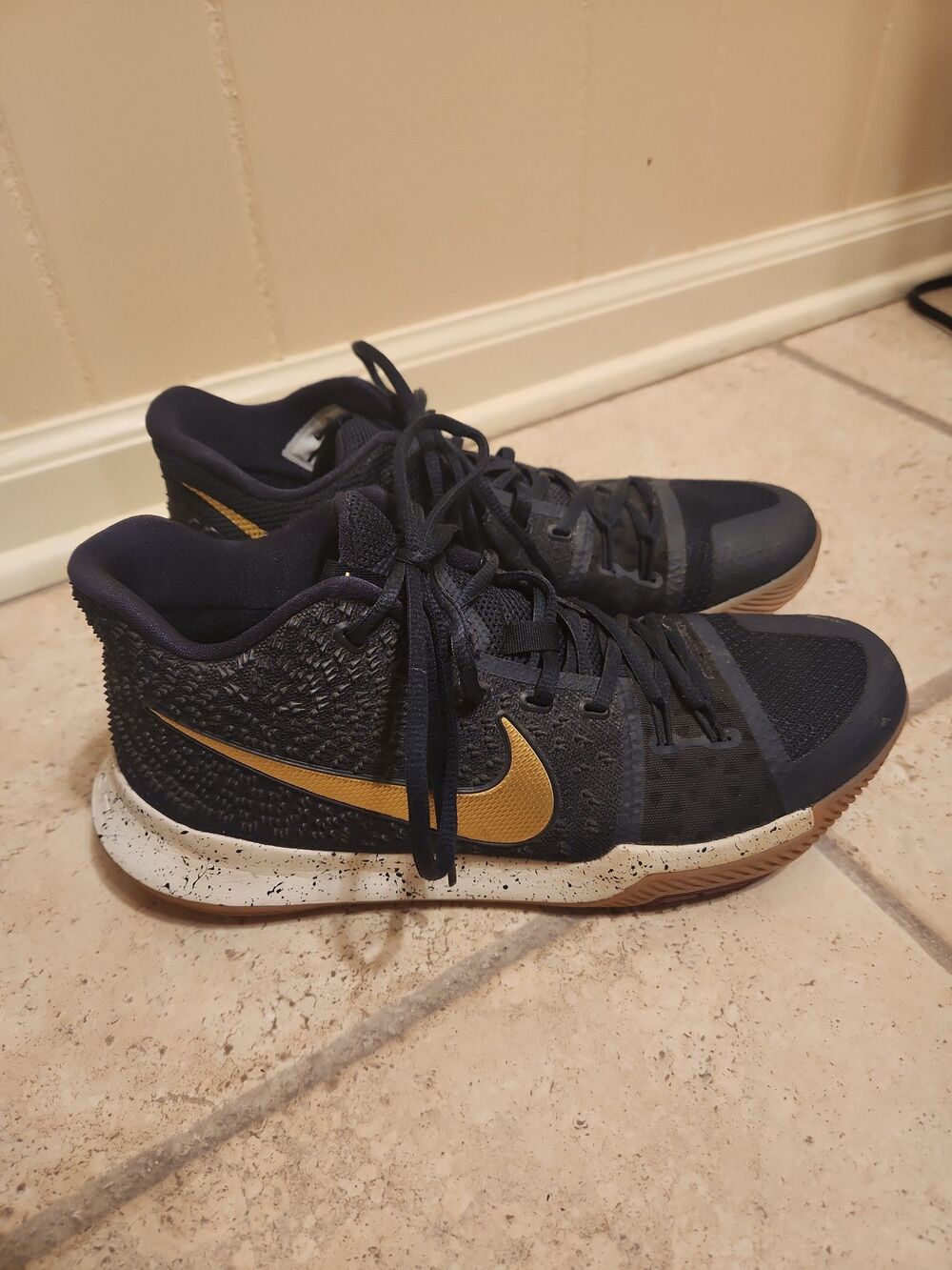 Nike "Kyrie 3 Obsidian" Navy Blue & Gold Sneakers Size 10